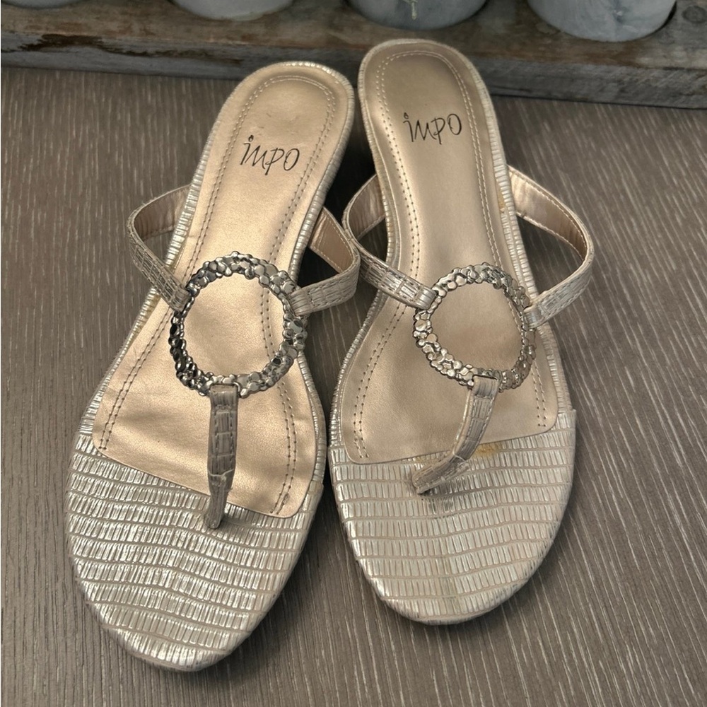 Impo women's sandals with silver circles‎ size 8